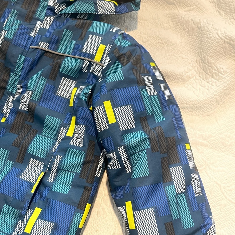 Geometric Patterned Jacket - Picture 2 of 12